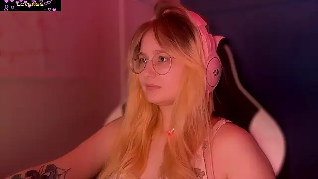 JacyWinslat online show from March 11, 2025, 5:02 pm