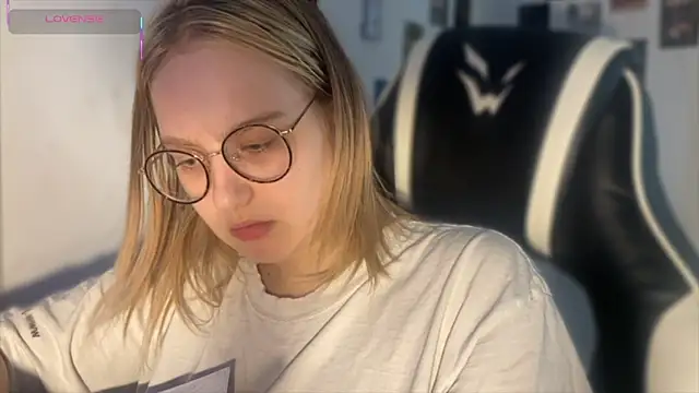 JacyWinslat online show from September 16, 2025, 12:17 pm