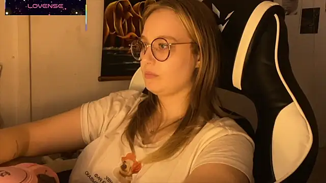 JacyWinslat online show from October 8, 2025, 6:05 pm