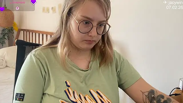 JacyWinslat online show from February 7, 2026, 6:39 am