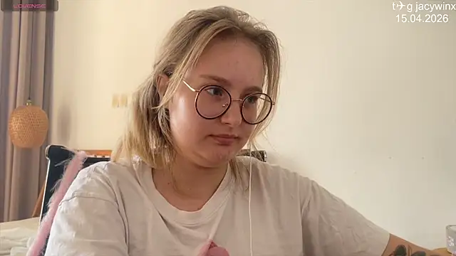 JacyWinslat online show from April 15, 2026, 9:16 am