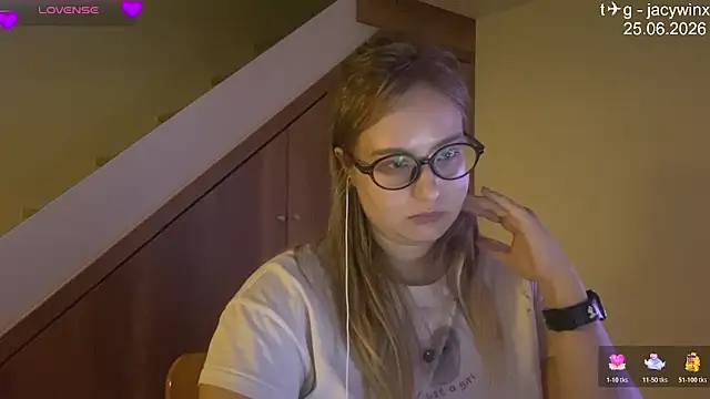 JacyWinslat online show from June 25, 2026, 1:04 pm