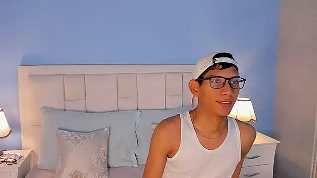 Nick Collins18 online show from September 18, 2025, 4:36 am