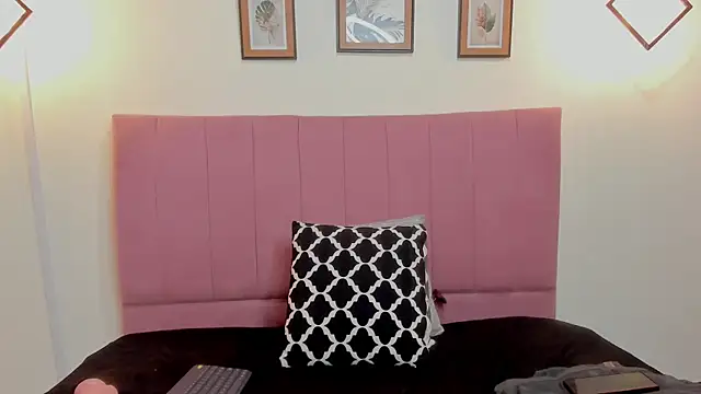 KRYSTENMOON online show from March 16, 2025, 11:27 am