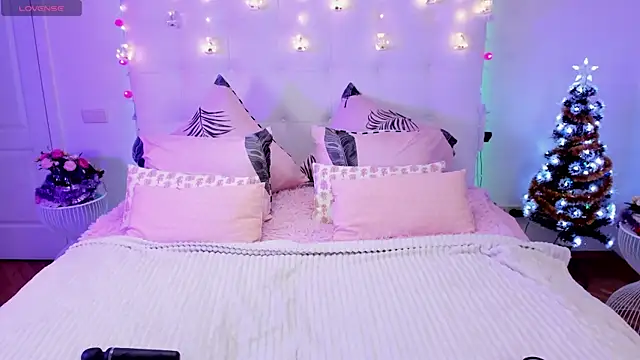 JulieTaylors online show from December 6, 2024, 1:44 pm