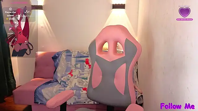 vittorialombardi   online show from December 5, 2025, 7:50 am