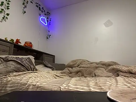 Kittyymaze1 online show from September 25, 2025, 12:09 pm