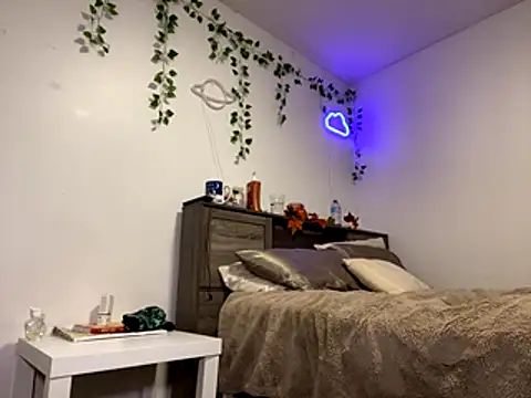 Kittyymaze1 online show from October 20, 2025, 1:11 pm