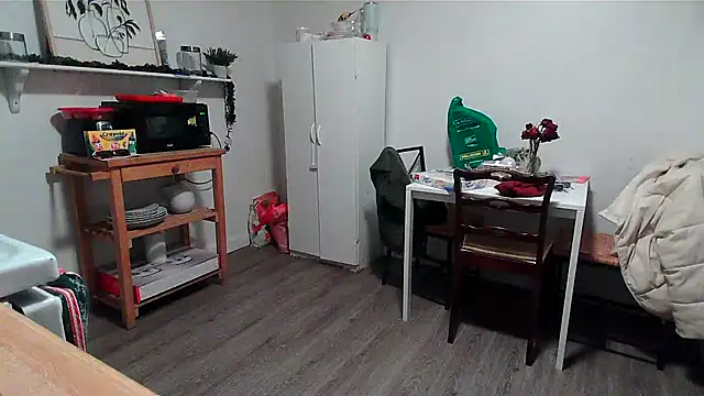 Kittyymaze1 online show from December 21, 2025, 12:34 pm