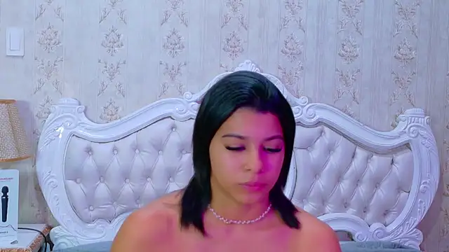 TiaraRosse online show from October 23, 2025, 12:37 pm