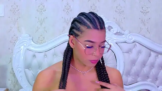 TiaraRosse online show from November 24, 2025, 1:11 pm