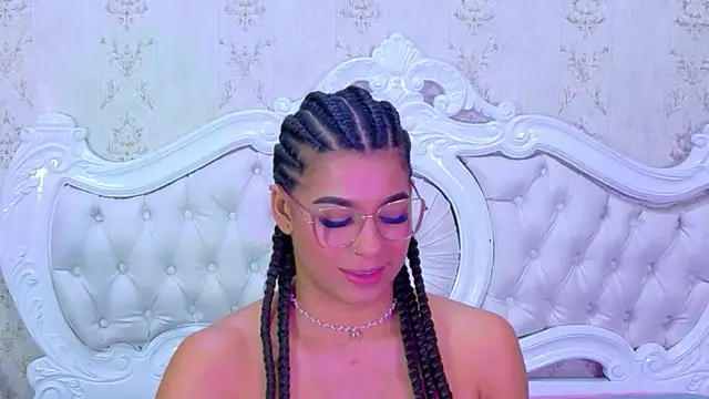 TiaraRosse online show from November 30, 2025, 4:55 pm