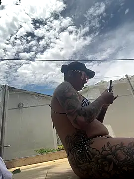 Cafeziitha02 online show from September 28, 2025, 5:07 pm