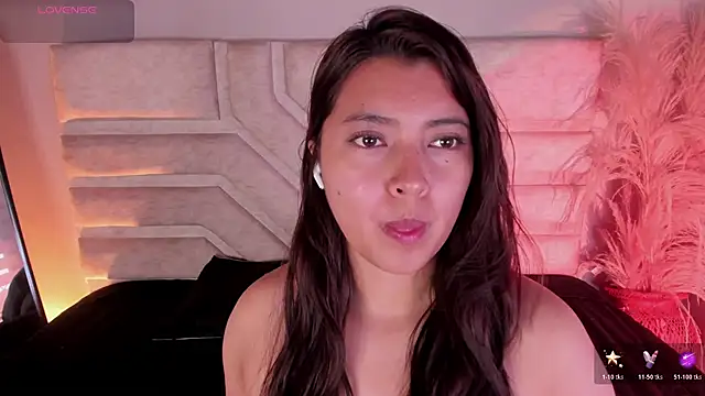 Rebeca Williams  online show from November 4, 2025, 11:42 am