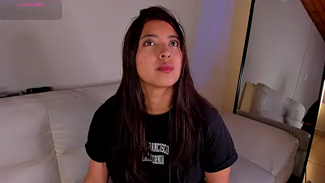 Rebeca Williams  online show from March 3, 2026, 12:33 pm