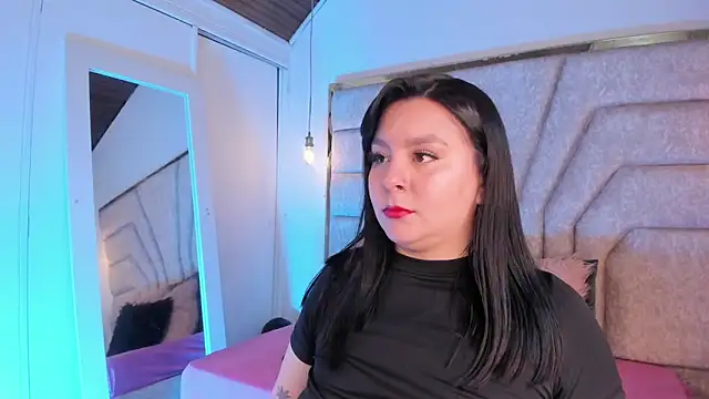 Snapshot of EmaJames25 chatting on October 13, 2025, 4:07 pm EmaJames25 online show from October 13, 2025, 4:07 pm