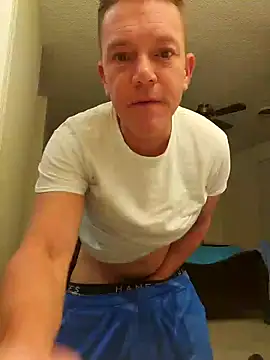 Snapshot of Bigtater1999 chatting on October 8, 2025, 11:24 pm Bigtater1999 online show from October 8, 2025, 11:24 pm