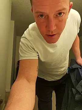 Snapshot of Bigtater1999 chatting on November 12, 2025, 12:11 am Bigtater1999 online show from November 12, 2025, 12:11 am