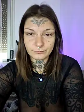 lizzardqueeen online show from November 11, 2025, 5:02 pm