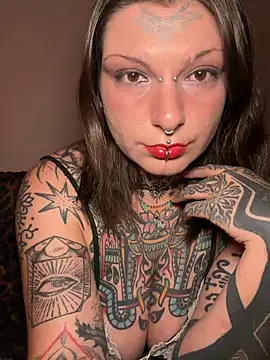 lizzardqueeen online show from April 16, 2026, 5:47 pm