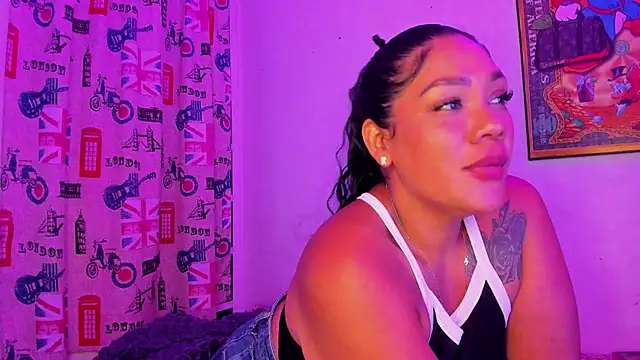 Snapshot of Ashley_bigas_ chatting on November 18, 2025, 8:19 am Ashley bigas online show from November 18, 2025, 8:19 am