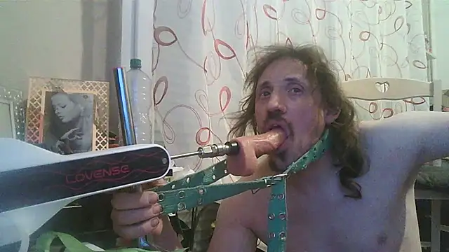 cyril020202 online show from March 27, 2026, 9:36 pm