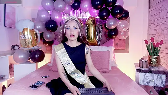 EmmaWilder online show from November 3, 2025, 7:15 pm