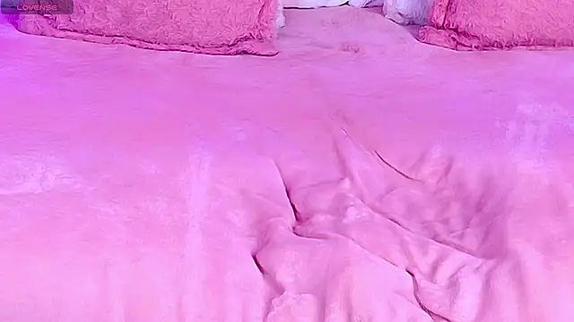 EmmaWilder online show from November 7, 2025, 8:31 pm