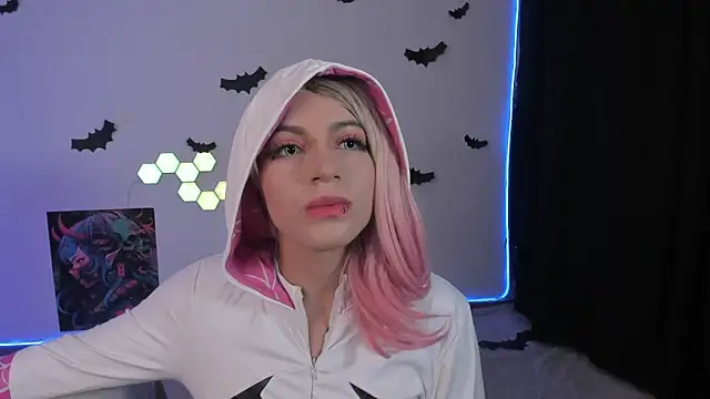 Snapshot of cyberzoe chatting on October 15, 2025, 2:28 pm cyberzoe online show from October 15, 2025, 2:28 pm