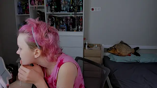 School Love online show from January 8, 2026, 7:10 am