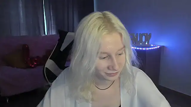 Snapshot of EnigmaSee chatting on June 27, 2026, 12:22 pm EnigmaSee online show from June 27, 2026, 12:22 pm