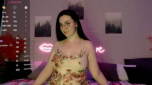 Snapshot of Fluffy_Tiffy chatting on January 8, 2025, 5:05 am Fluffy Tiffy online show from January 8, 2025, 5:05 am