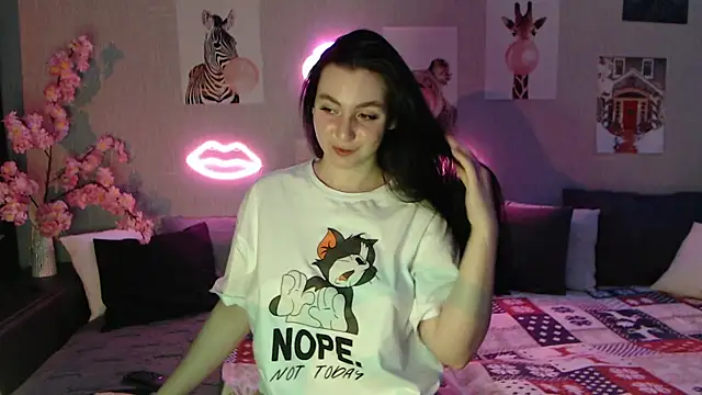 Snapshot of Fluffy_Tiffy chatting on February 6, 2025, 5:03 am Fluffy Tiffy online show from February 6, 2025, 5:03 am