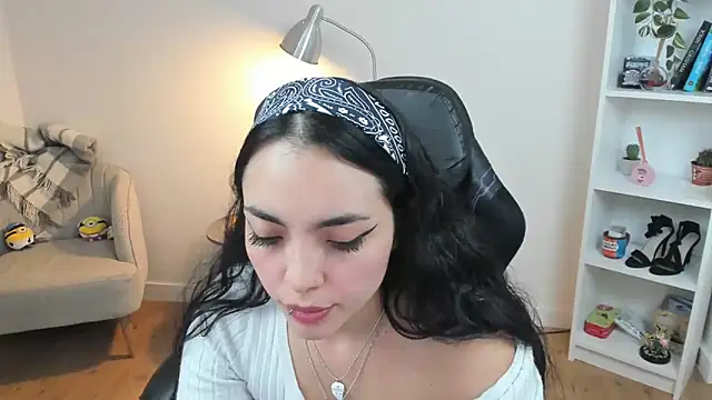 Snapshot of _BellaEvans_ chatting on March 18, 2025, 8:58 am BellaEvans online show from March 18, 2025, 8:58 am