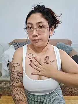 Mia Ruiz online show from September 28, 2025, 8:58 pm