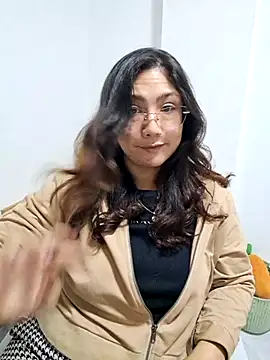 Mia Ruiz online show from November 4, 2025, 3:16 am