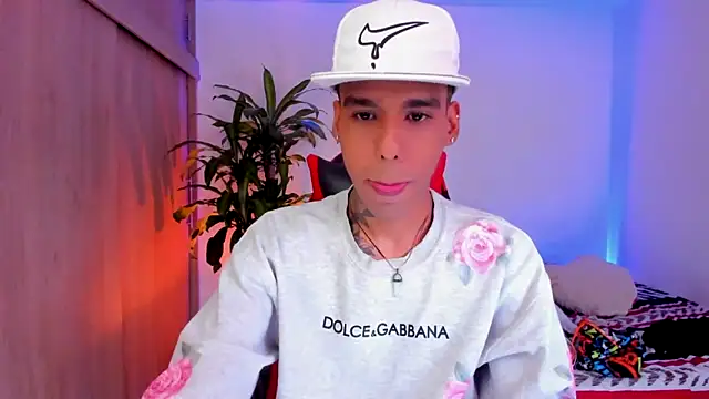 aldrinwhite online show from April 16, 2026, 9:39 pm