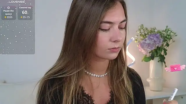 Snapshot of chloi_hes chatting on October 11, 2025, 9:08 am chloi hes online show from October 11, 2025, 9:08 am