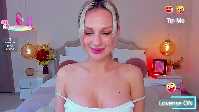 MissLoou online show from May 15, 2026, 5:14 am