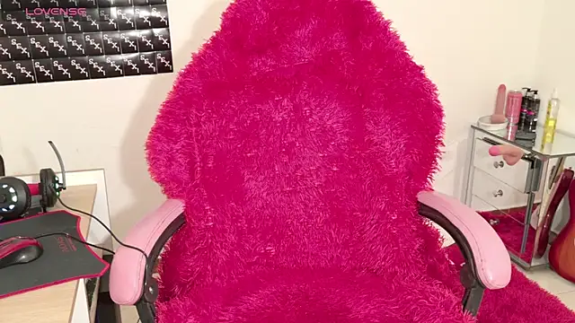 Snapshot of RoxaneEvans_ chatting on October 24, 2025, 6:26 pm RoxaneEvans online show from October 24, 2025, 6:26 pm