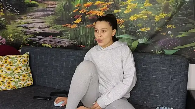 MadameDeFeu online show from October 8, 2025, 11:41 am