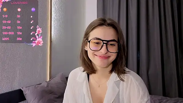 Snapshot of AmiCumOn chatting on October 13, 2025, 8:25 am AmiCumOn online show from October 13, 2025, 8:25 am