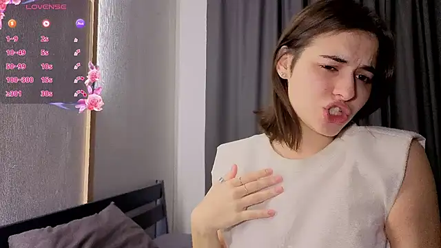 Snapshot of AmiCumOn chatting on October 21, 2025, 9:54 am AmiCumOn online show from October 21, 2025, 9:54 am