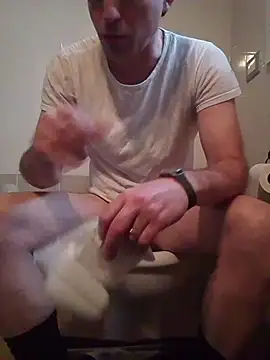 Snapshot of openlegsforyou chatting on April 12, 2026, 4:45 pm openlegsforyou online show from April 12, 2026, 4:45 pm