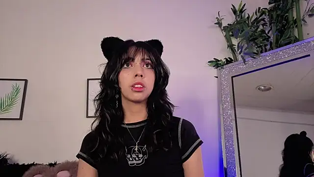 Nyx nayla online show from October 7, 2025, 6:43 am