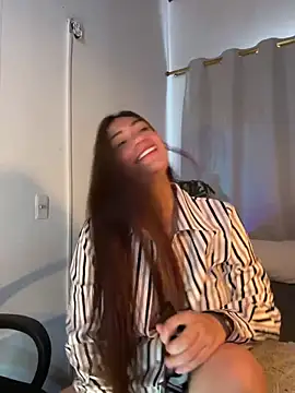 Snapshot of emmily_d chatting on May 2, 2026, 6:35 pm emmily d online show from May 2, 2026, 6:35 pm