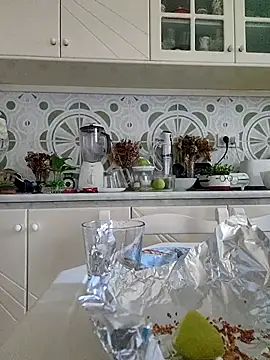 LorenRosse online show from September 24, 2025, 4:16 am