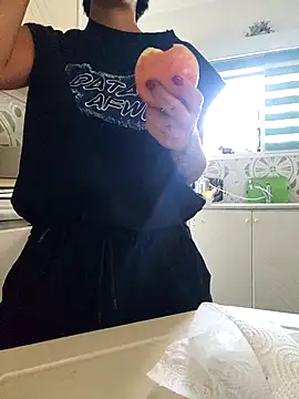 LorenRosse online show from September 29, 2025, 4:17 am