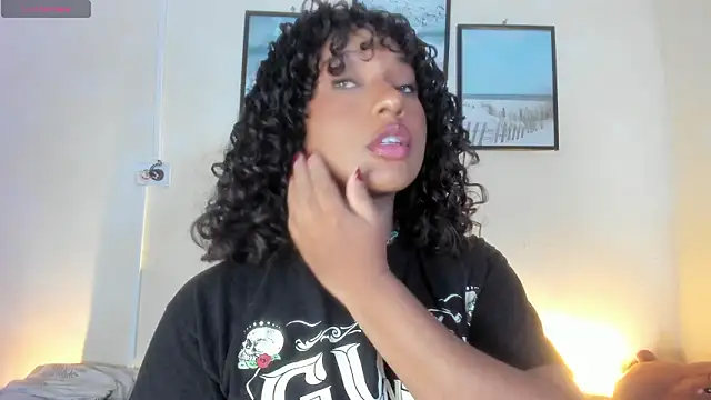 sara sophieee online show from January 13, 2026, 7:52 pm