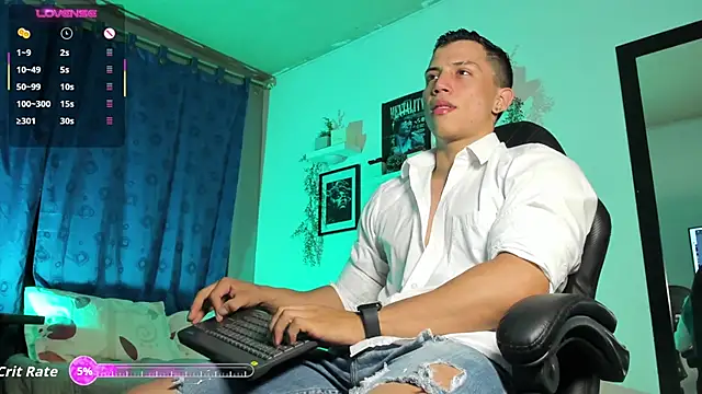 Snapshot of ThomsEvery_ chatting on October 17, 2025, 12:36 am ThomsEvery  online show from October 17, 2025, 12:36 am